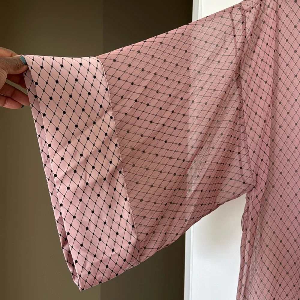 Robe - Picture 2 of 5